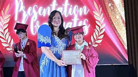 ryzza mae dizon graduation|Ryzza Mae ibinandera ang pagiging ‘Top 3’ sa klase.